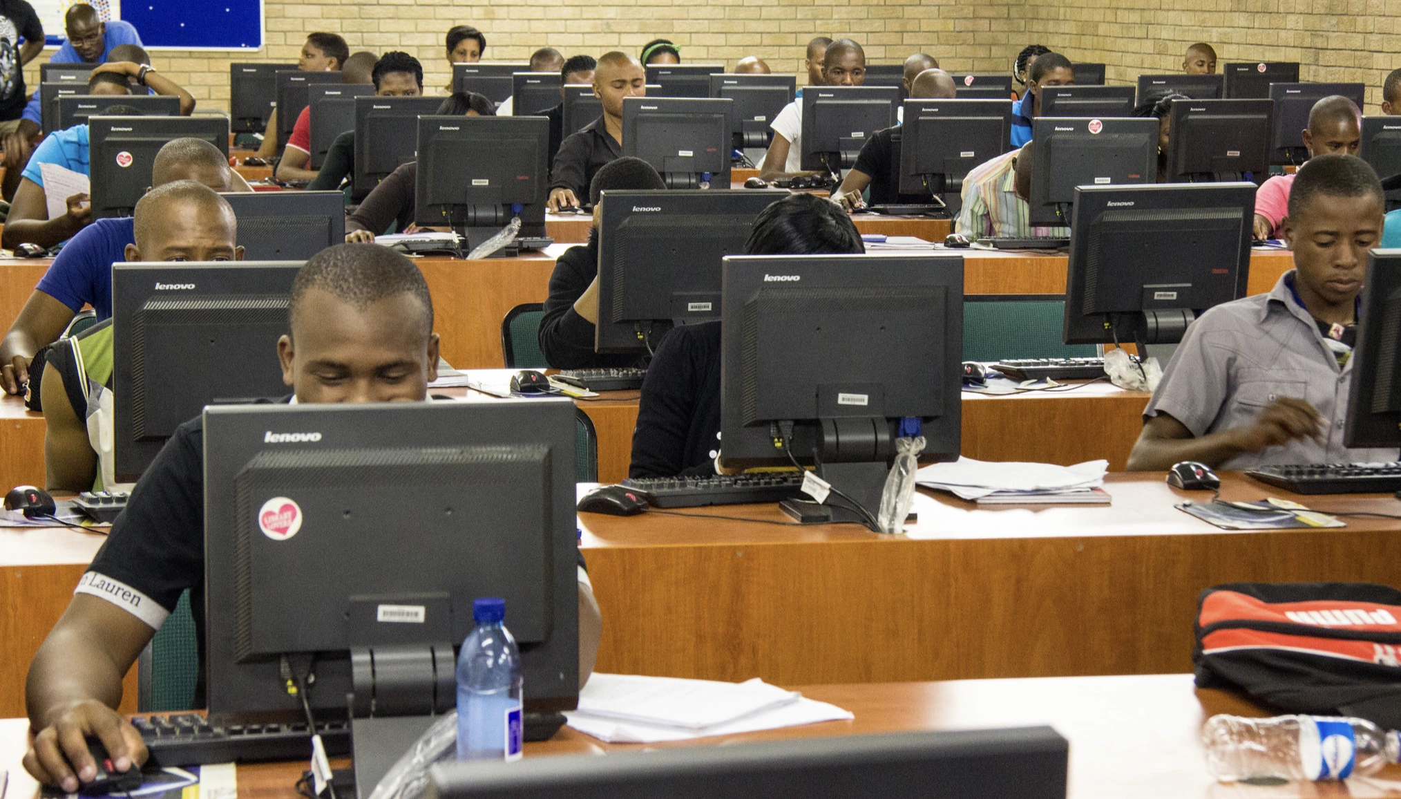 Foruroligende Indhold og Lav L&oslash;n: Kenyanske Arbejdere Ytrer sig om Utnyttelse inden for AI-Jobs