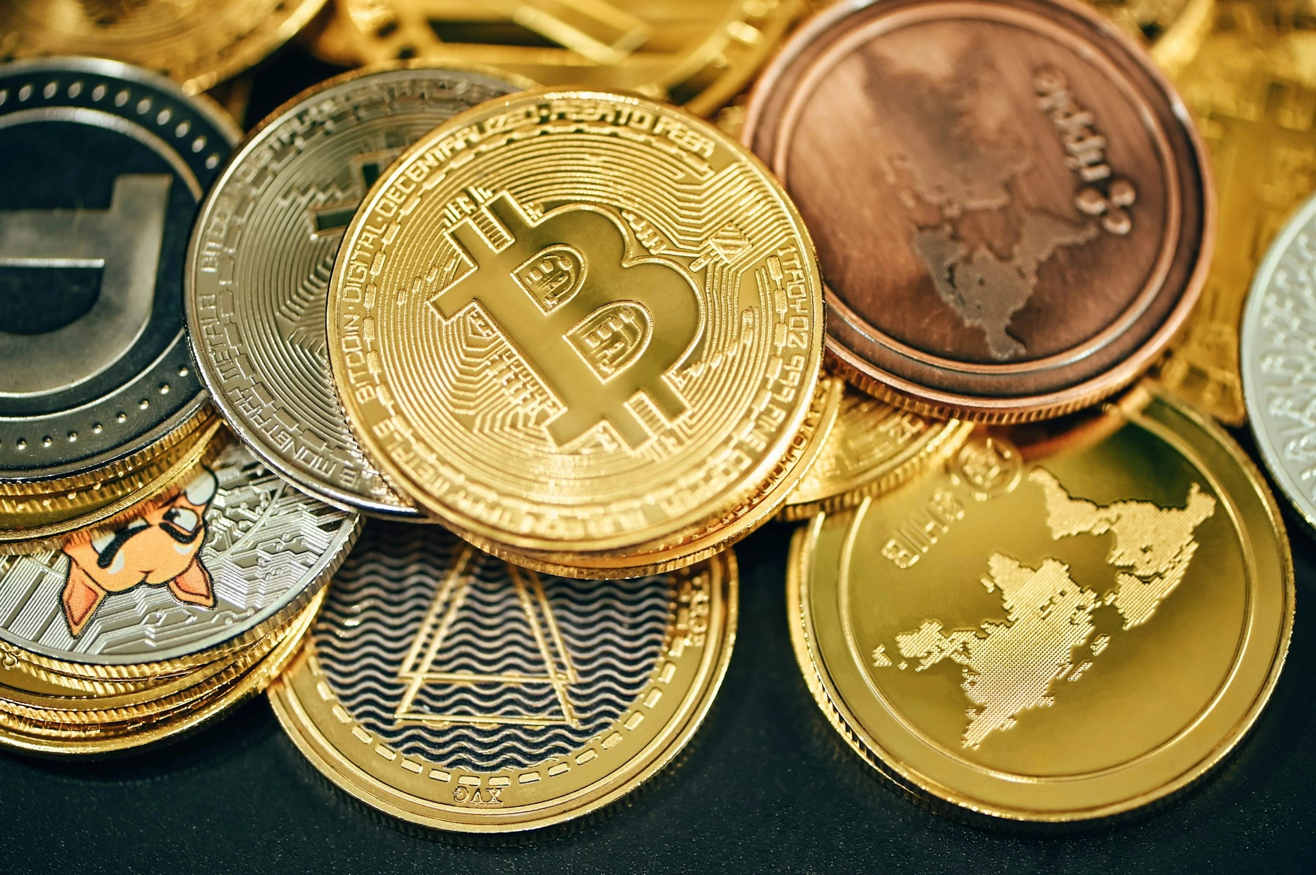 Bitcoin Rammer Rekordh&oslash;jde Over $82,000 Efter Amerikanske Valg