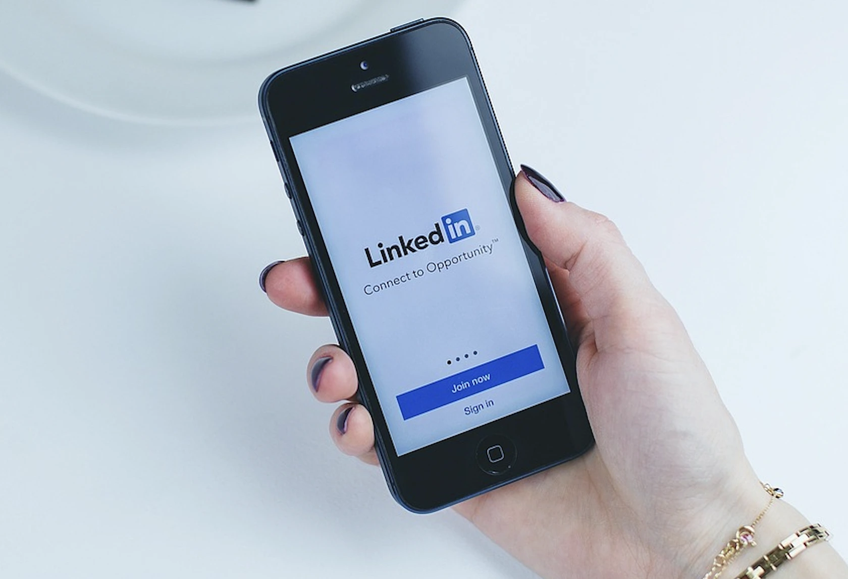 LinkedIn st&aring;r over for s&oslash;gsm&aring;l for angiveligt at dele brugerbeskeder til tr&aelig;ning af AI-modeller